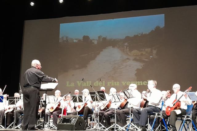 La rondalla El Raconet actúa en Gandía