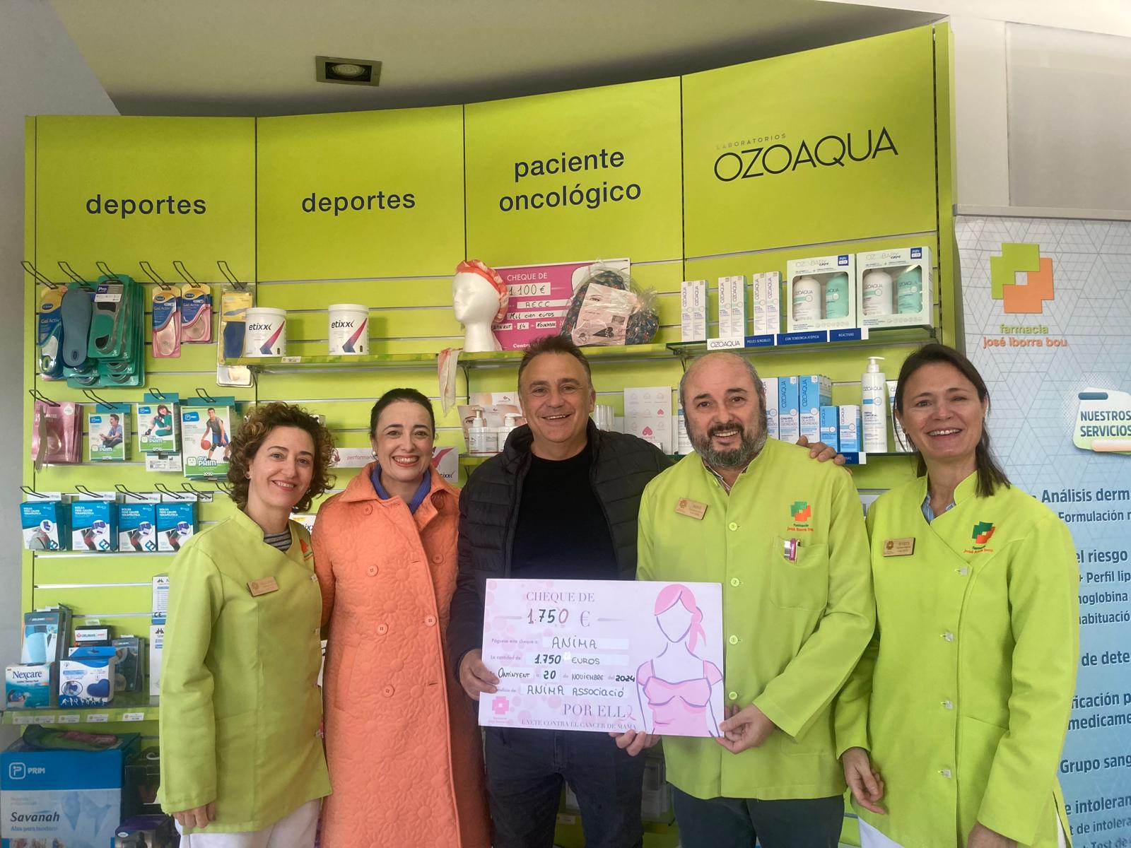 Entrega del cheque a ANIMA