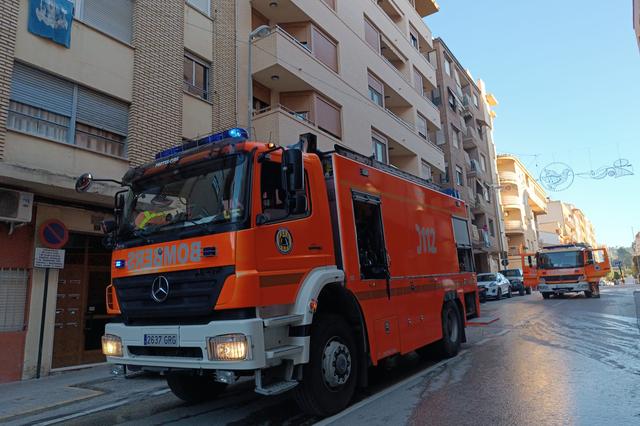 S'incendia un vehicle a l'avinguda Comte Torrefiel d'Ontinyent