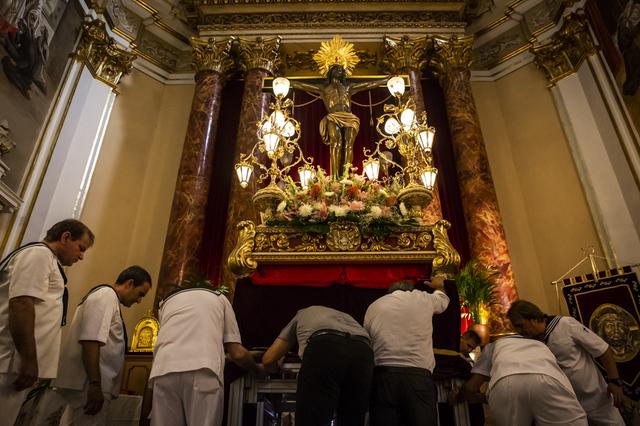 El traslado del Cristo y bendición de las obras de Santa Ana, el día 29 de marzo