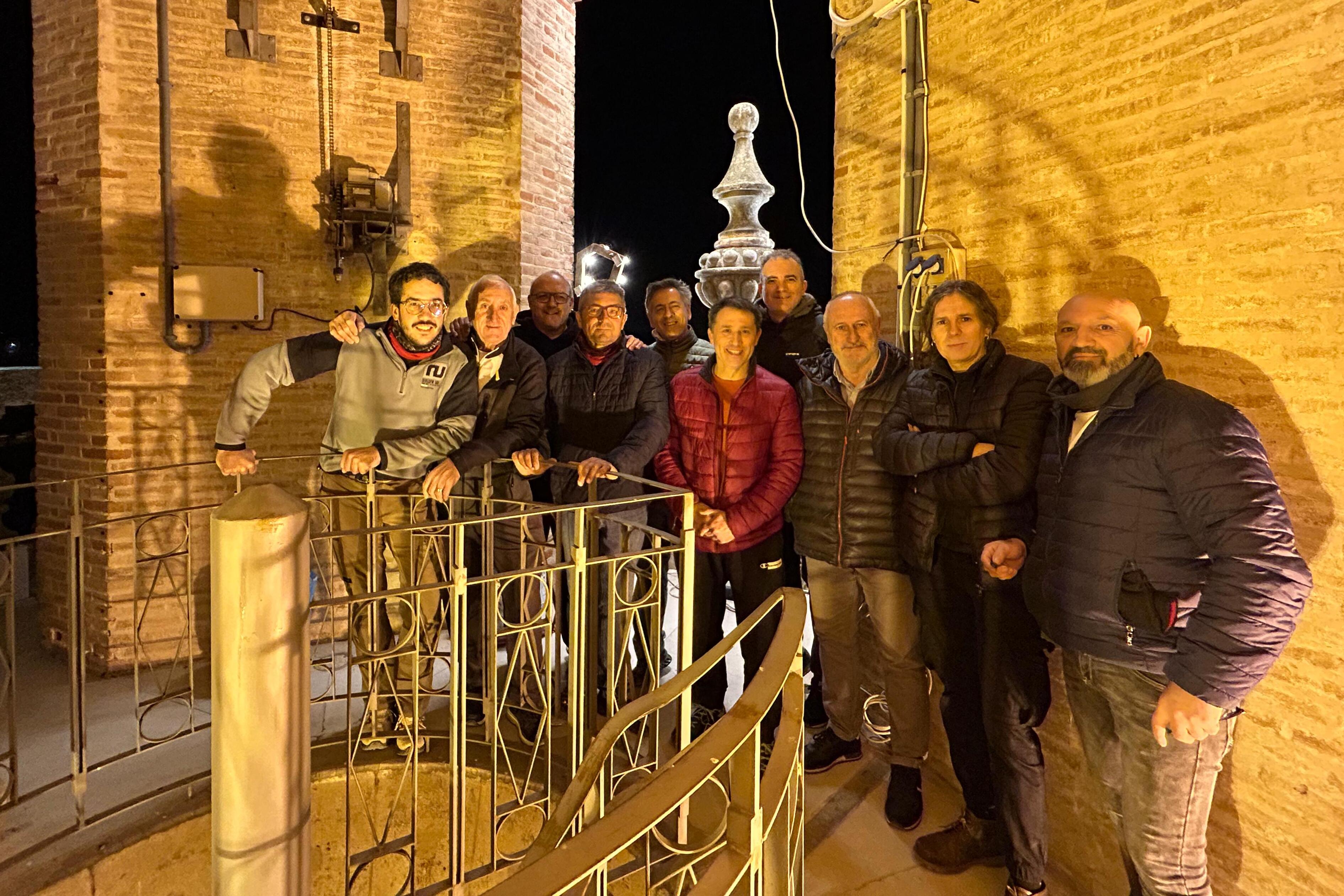 El equipo que montó el martes el Belén del campanario de Santa María