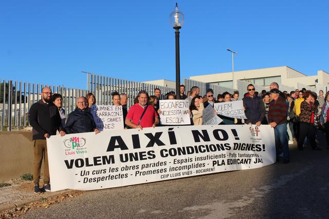Convoquen una concentració per la paralització del col·legi de Bocairent