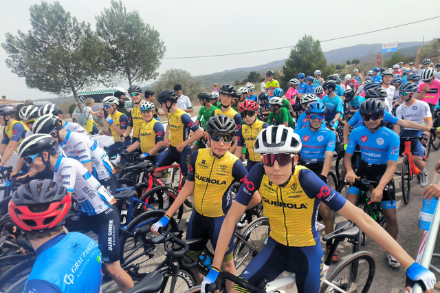 El equipo cadete del Club Ciclista Ontinyent, en la Copa Miguel Manrubia