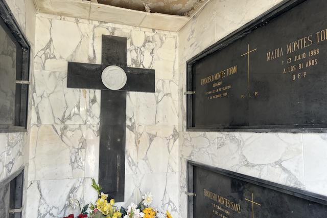 Abandonada tumba del alcalde Montés