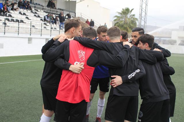 El Ontinyent recibe al Elche con la segunda plaza en juego