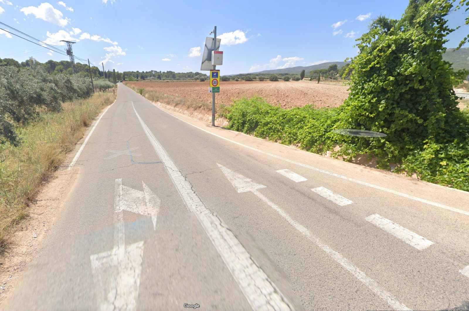 Càmeres a l'entrada de la urbanització Helios (Ontinyent)