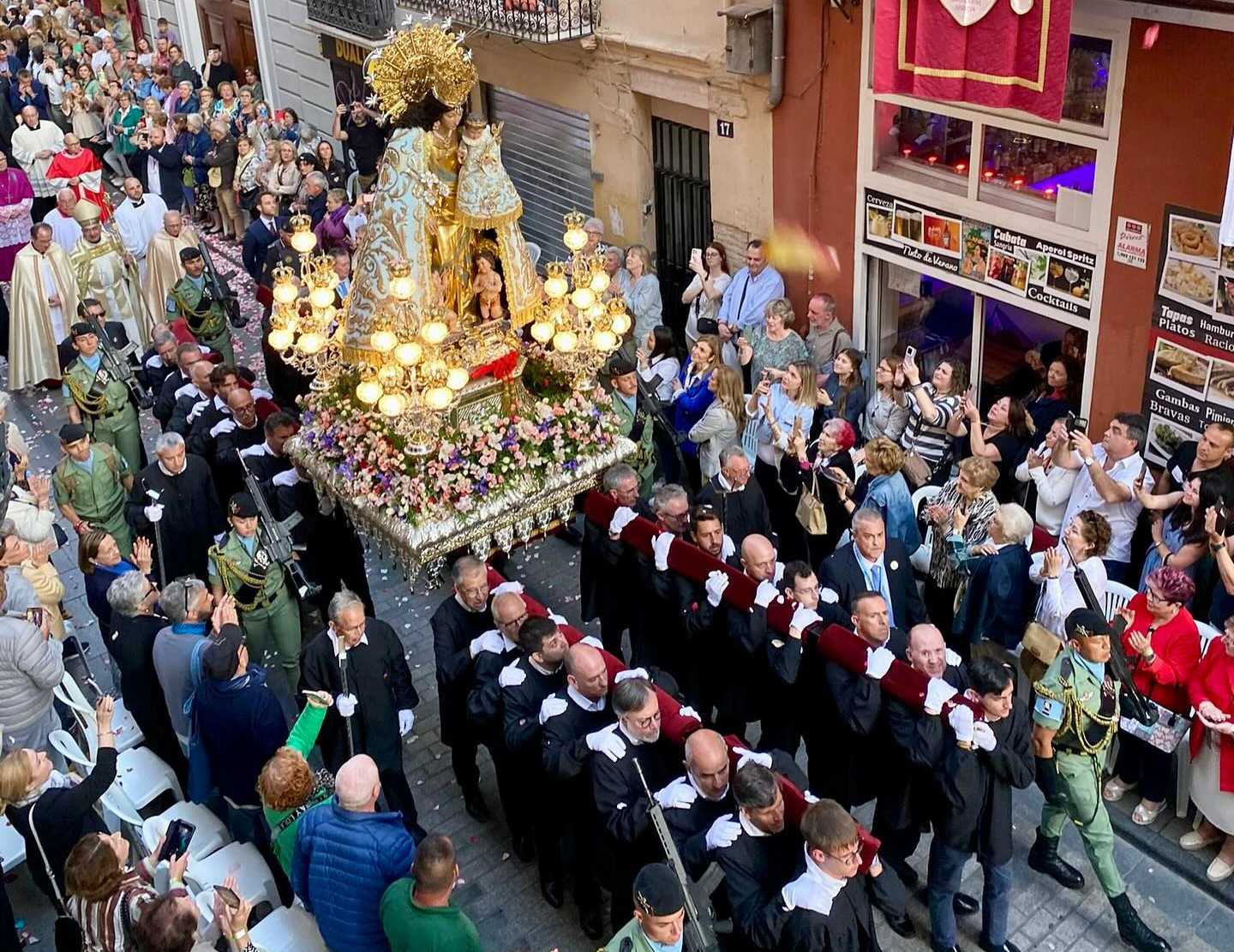 Los Anderos, durante la procesión de la Mare de Déu