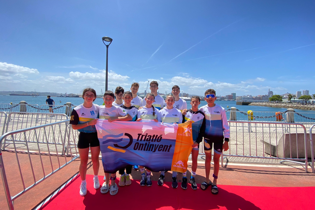 El Club Triatló Ontinyent, en l'última prova de la Lliga Nacional en A Corunya