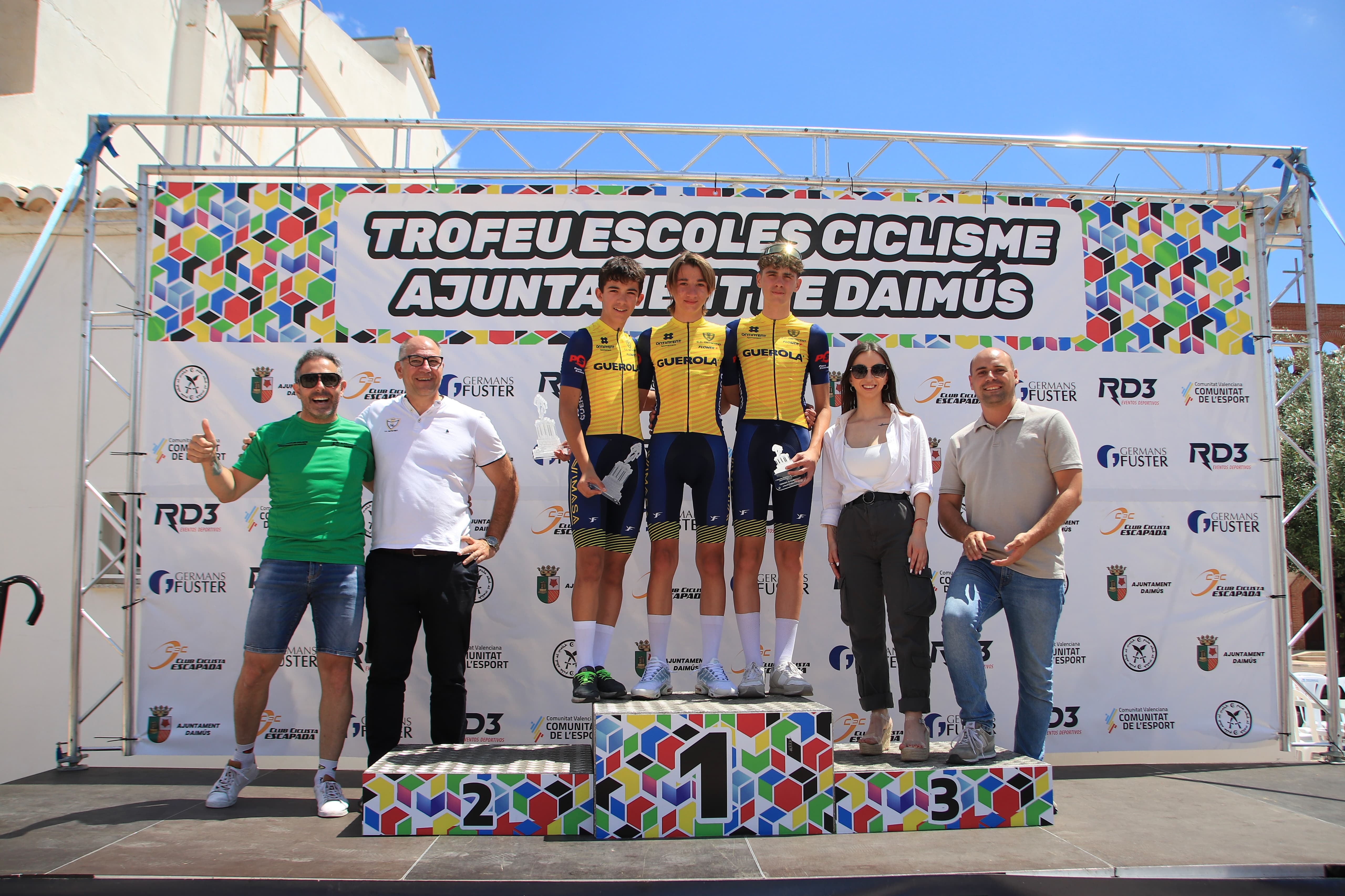 Atletas de la escuela de Ciclismo de Ontinyent 