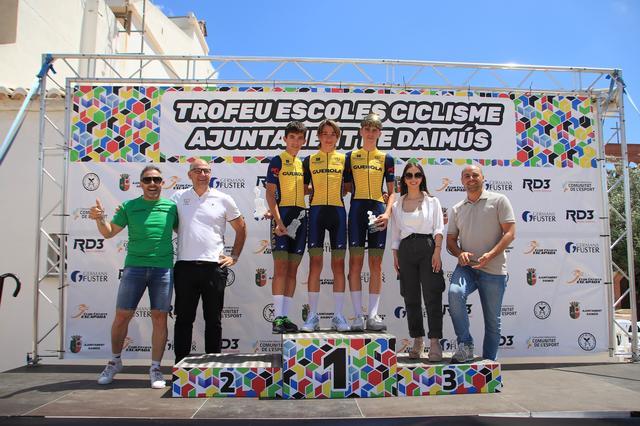 La escuela de Ciclismo de Ontinyent, en la carrera ciclista de Daimús