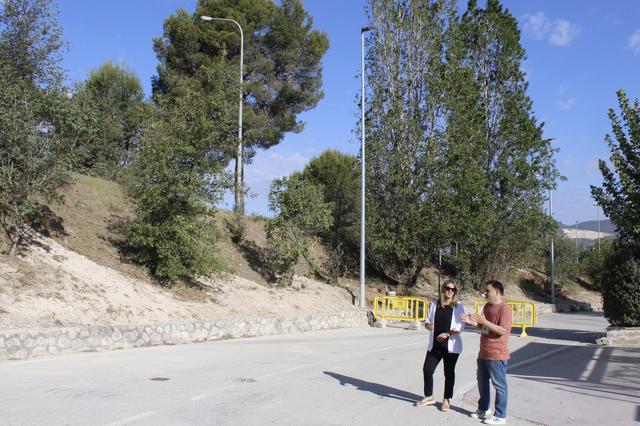 Ontinyent instal·la 16 noves lluminàries per la pujada a l’estació i el cementeri