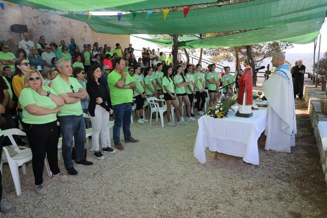 La romeria a Sant Esteve d'Ontinyent reunix a 400 assistents