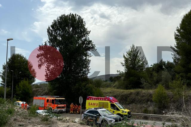 Choque de vehículos en la CV-81 de Ontinyent