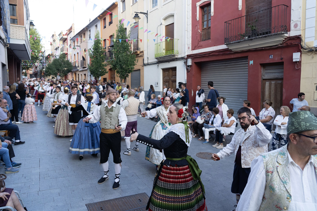 Ontinyent vive un multitudinario Aplec de Danses de la Vall d'Albaida