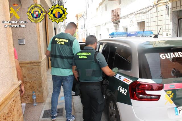 Detingut per tràfic de drogues amb diverses causes pendents