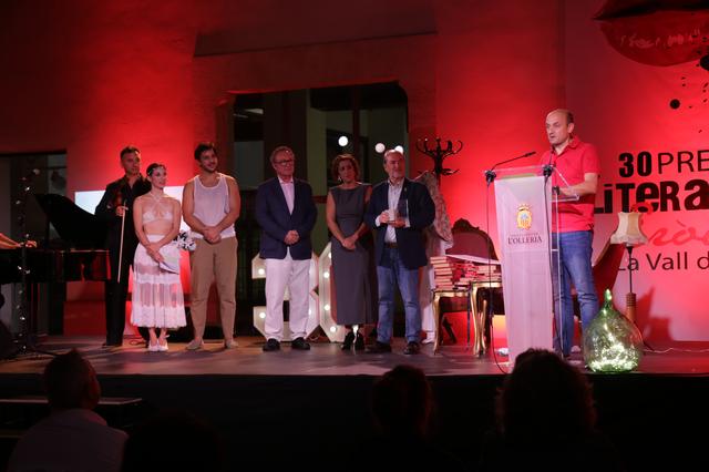 Rafael Medina, ganador del 30º Premio de Literatura Erótica