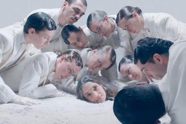 "Polvo Serán", con coreografía de Marcos Morau, triunfa en Toronto