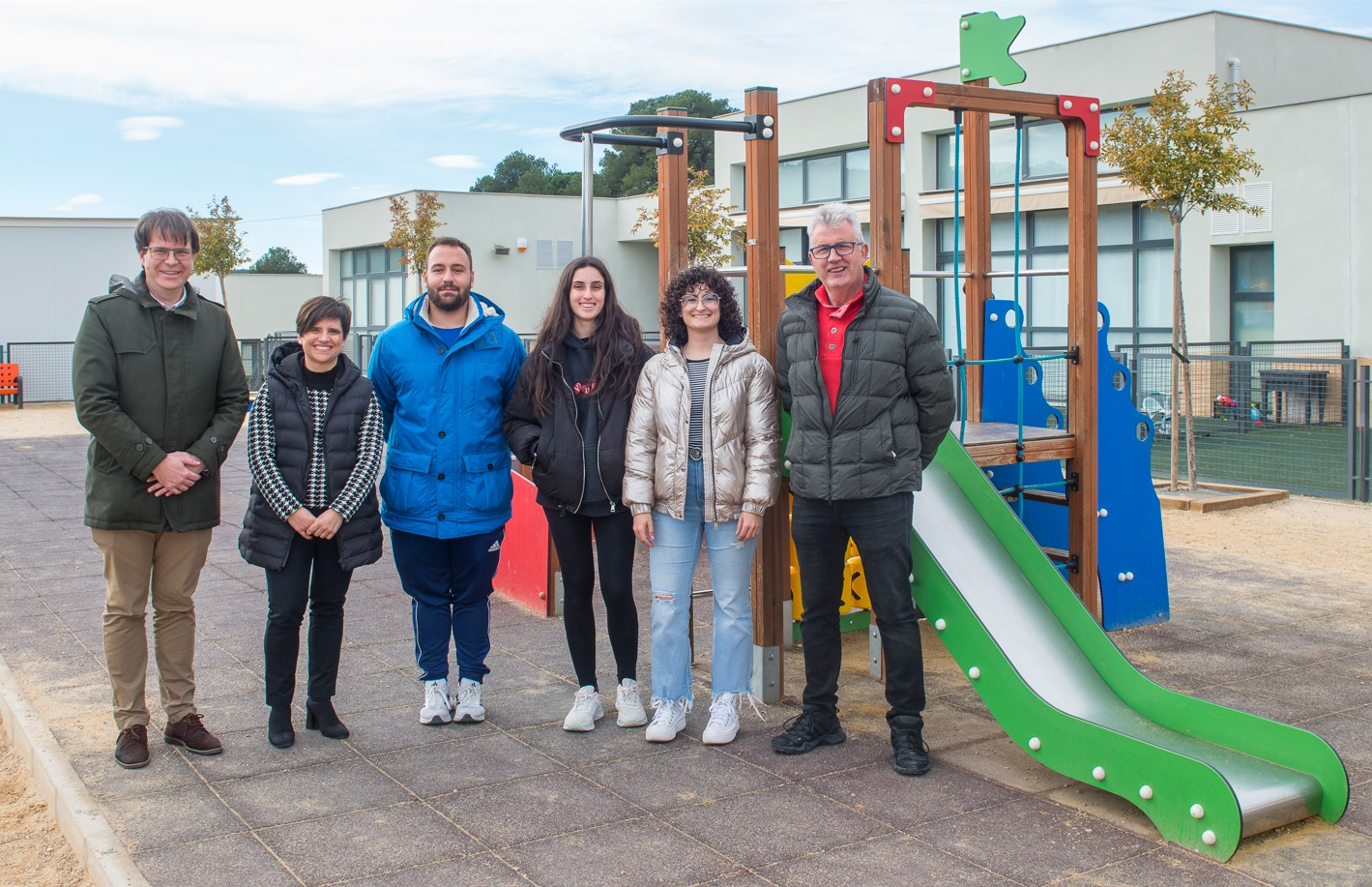 L’alcalde, la regidora i l’equip de l’escola de Nadal