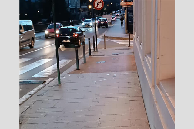 El viento rompe los cristales de un edificio en Ontinyent
