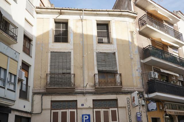 Ontinyent trau a licitació la demolició parcial de dos edificis a Poble Nou