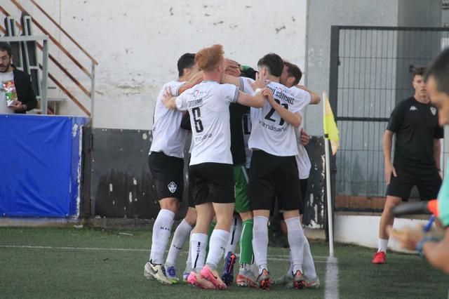 L'Ontinyent 1931 goleja a l'Alzira en la seua primera victòria