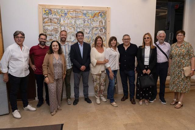 Ontinyent inaugura el panell ceràmic de l’Auca de la Dansa Macabra 