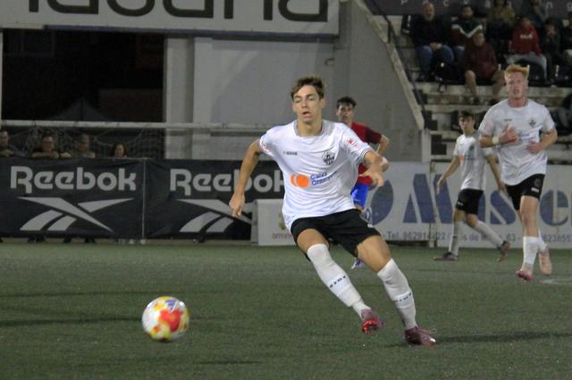 Héctor Ferriz es convertix en el jugador més jove a debutar amb l'Ontinyent 1931 CF