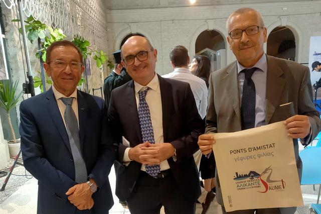 Helenistas de Ontinyent, en el décimo aniversario de la comunidad griega de Alicante