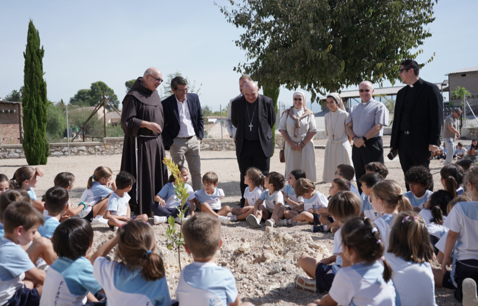 Mons. Enrique Benavent, arzobispo de Valencia, y Jorge Rodríguez, alcalde de Ontinyent