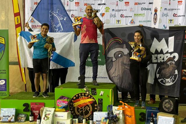 Miguel Ángel Pariente, campeón de España con su perrita Lizzy