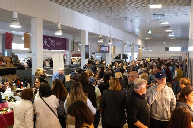 Gran acollida al Mercat del Vi a Ontinyent