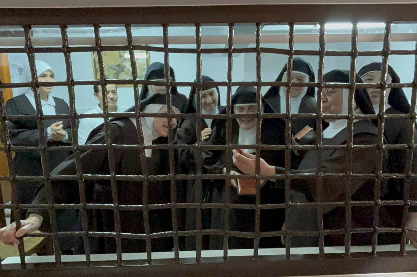 Les MM Carmelites d'Ontinyent reben la relíquia de Sant Joan de Ribera