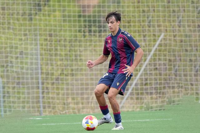 El ontinyentí Sergio Belda, titular con el Levante en división de honor juvenil