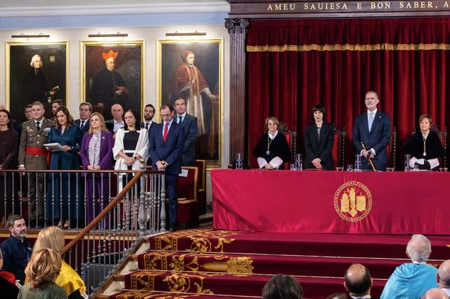 Jorge Rodríguez assisteix a l’acte d’apertura del curs acadèmic de la UV 