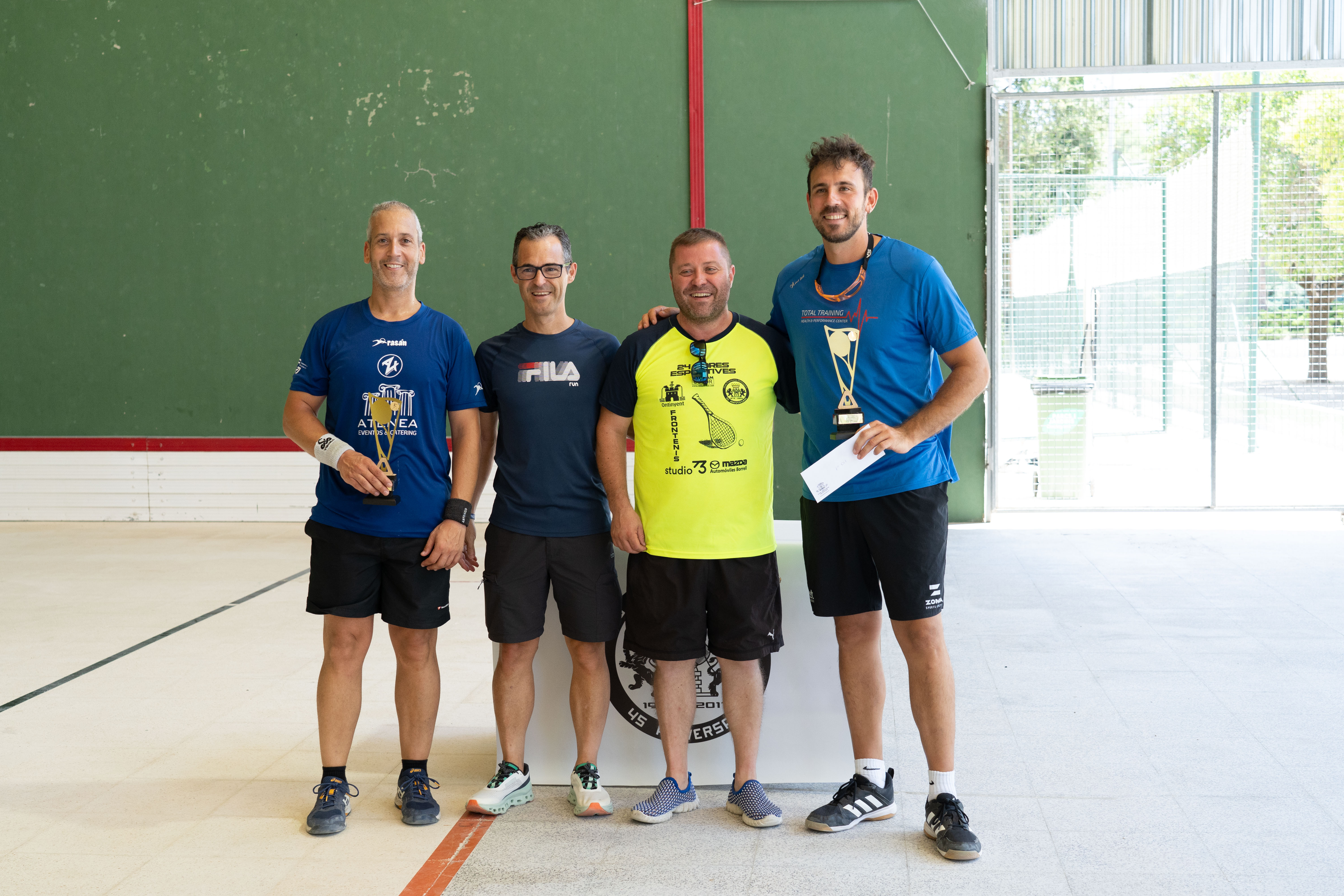 El regidor d'Esports amb el Club Frontó Ontinyent