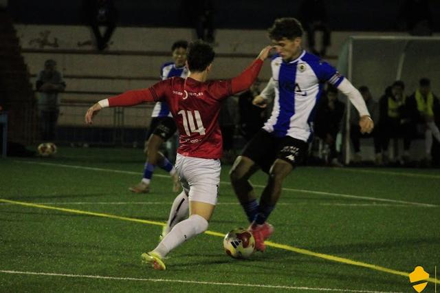 El Ontinyent 1931 CF cierra el año con una derrota, pero mirando a los puestos altos