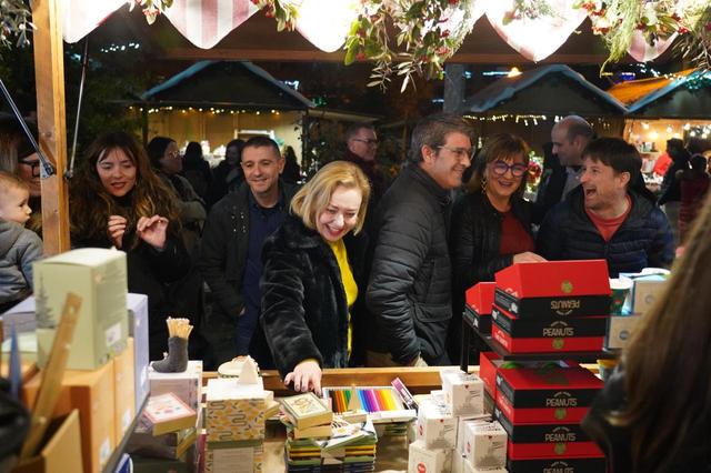 Ontinyent abre el “Mercat de Nadal” que se puede visitar hasta el día 24 de diciembre