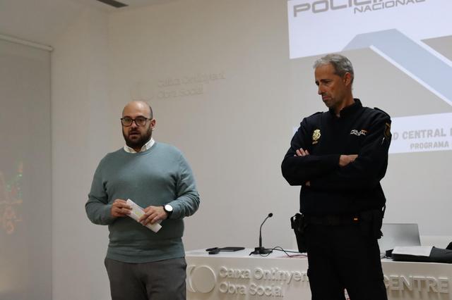 Ontinyent oferix una xarrada amb consells per a comprar en línia amb seguretat 