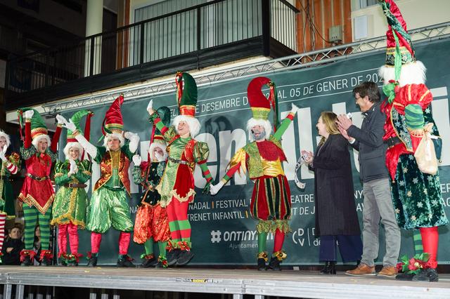 Ontinyent enciende el árbol de Navidad con nueva banda sonora