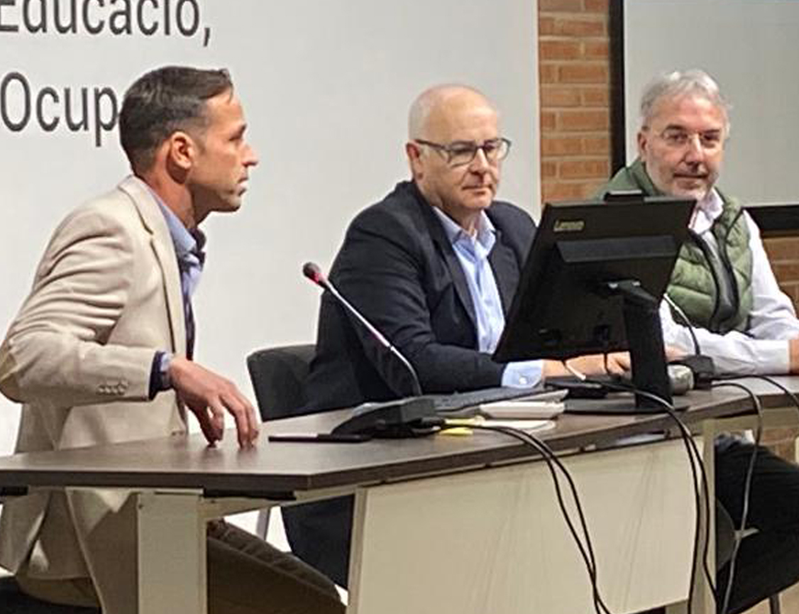 Vicent Satorres, en el centre de la imatge