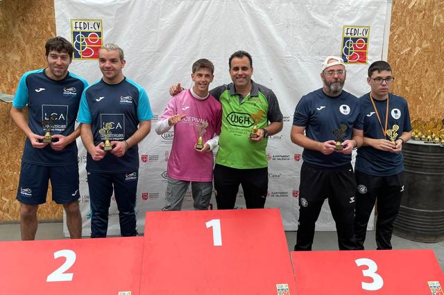 Pau Mataix, campeón autonómico de pádel adaptado con Cepivall