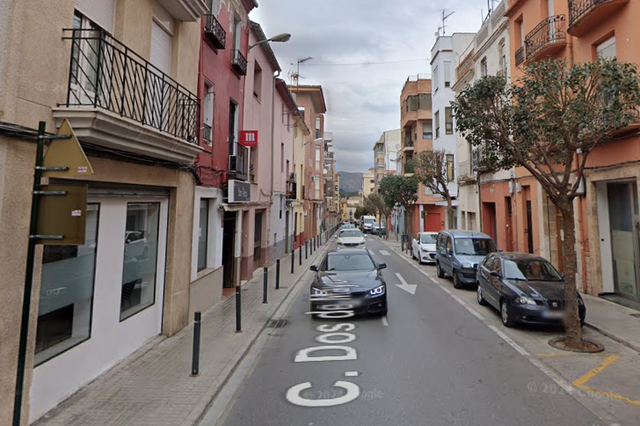 Un hombre rompe la vitrina de un establecimiento en Ontinyent