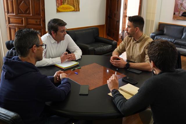 Ontinyent apoyará a la natación y el triatlón durante las obras de la piscina