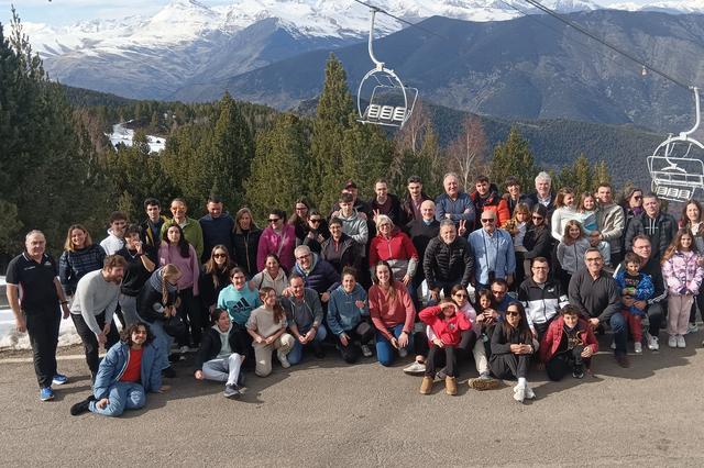 El Club d'Esquí La Vall disfruta de la nieve en Port Ainé