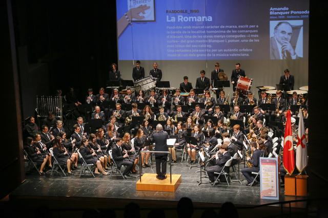 La Unió Artística Musical Ontinyent pone el broche de oro al Mig Any