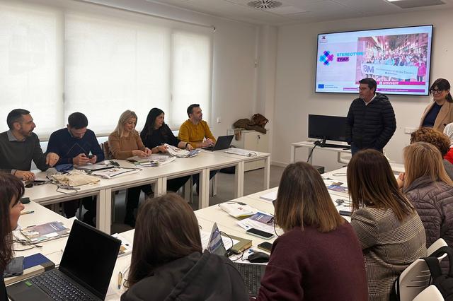 Ontinyent acull la primera reunió internacional de "Stereotype Trap" 