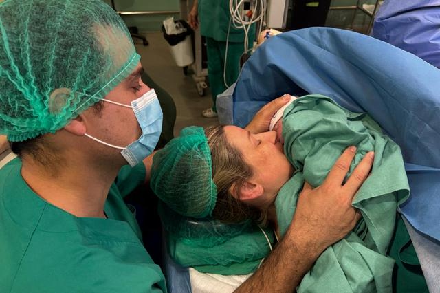 El Hospital Lluís Alcanyís de Xàtiva inicia su protocolo de cesárea acompañada
