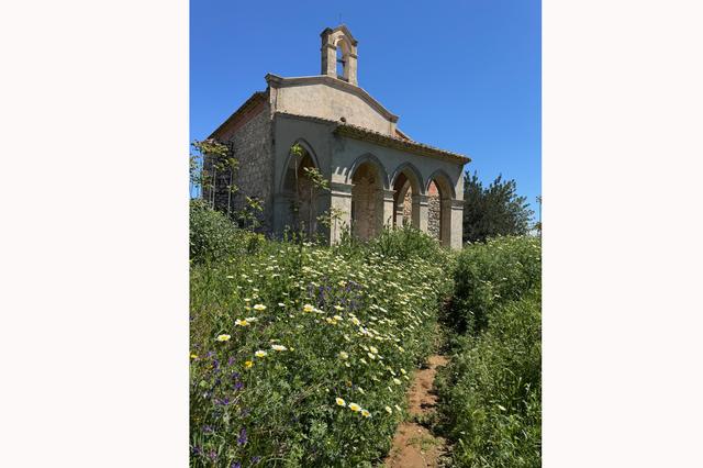 Abandonada ermita de San Vicent