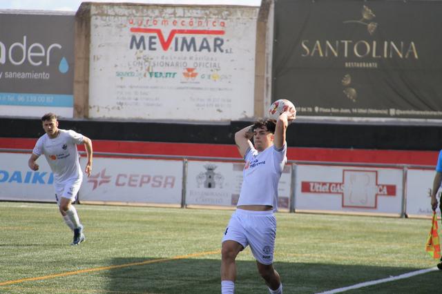 El Ontinyent logra tres puntos de oro en Utiel