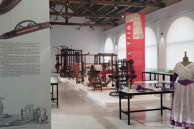 Ontinyent celebra una jornada sobre trabajos textiles tradicionales